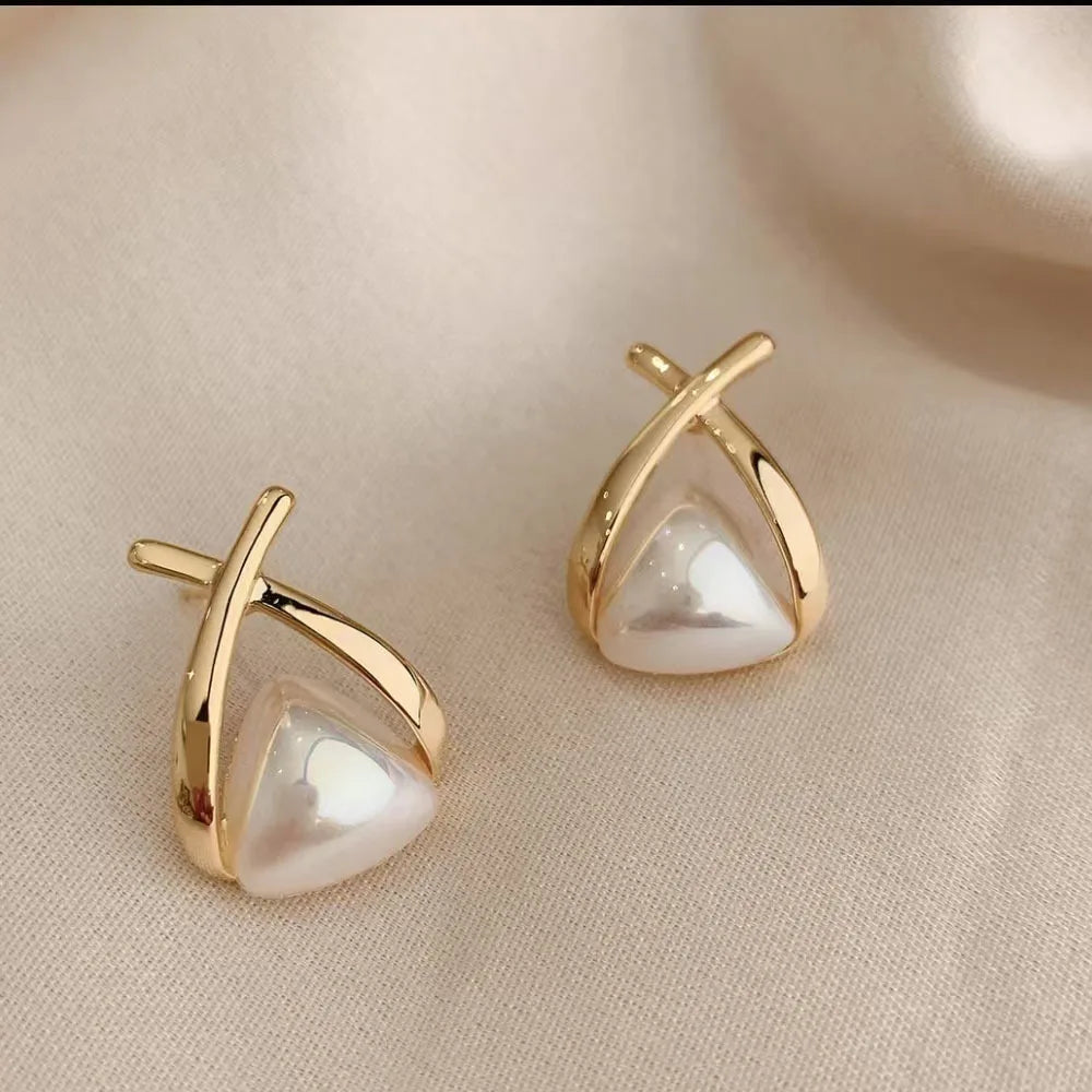 Imitation Pearl Heart Round Stud Earrings – Elegant Women’s Jewelry