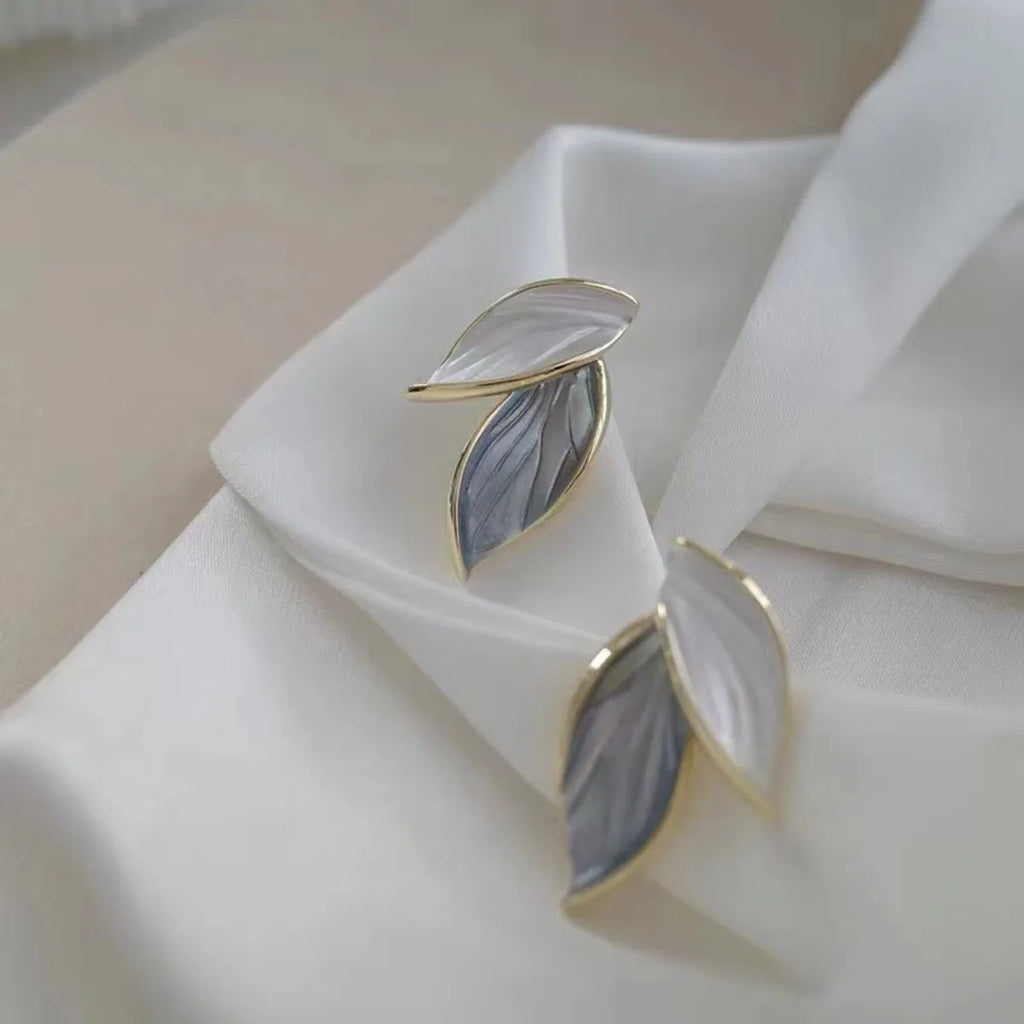 Simple Retro Blue White Leaf Earrings – Elegant Forest Style Women’s Studs