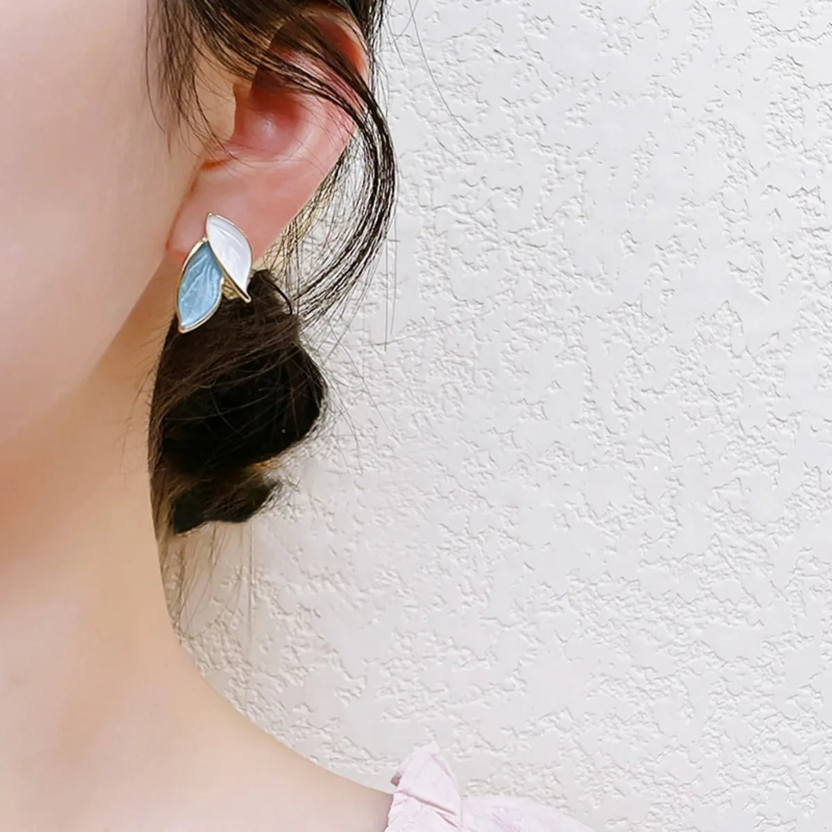 Simple Retro Blue White Leaf Earrings – Elegant Forest Style Women’s Studs